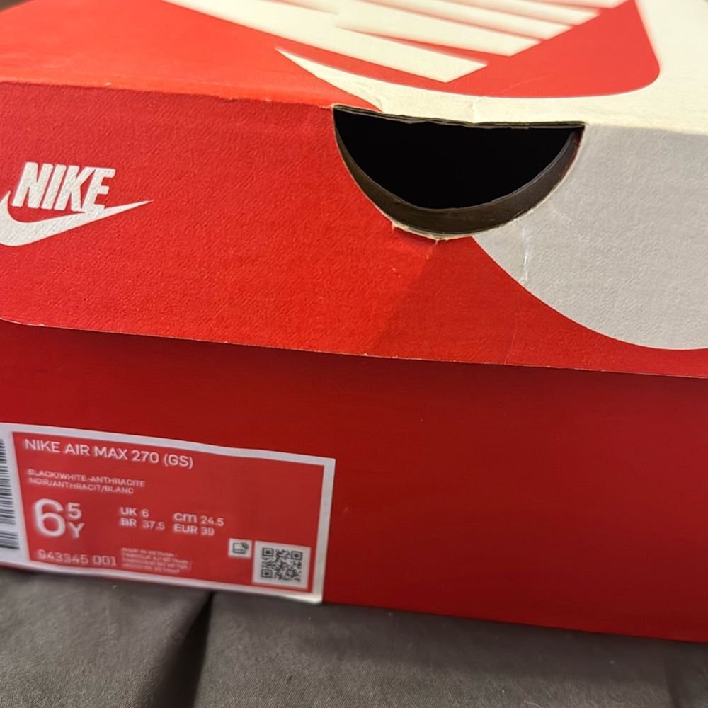 Nike Air Max 270 size 6 1/2 girls or size 8 women black and white